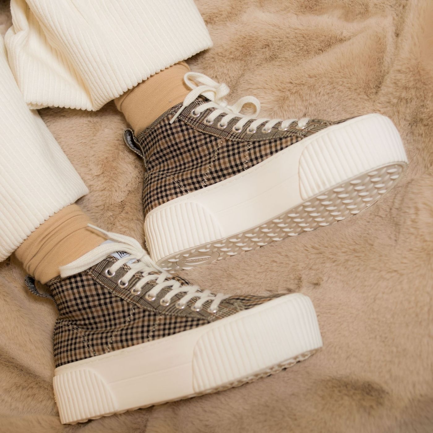 IRON MID - WILLOW - BLACK
